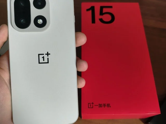 Фото: Продам телефон OnePlus 15 12/256