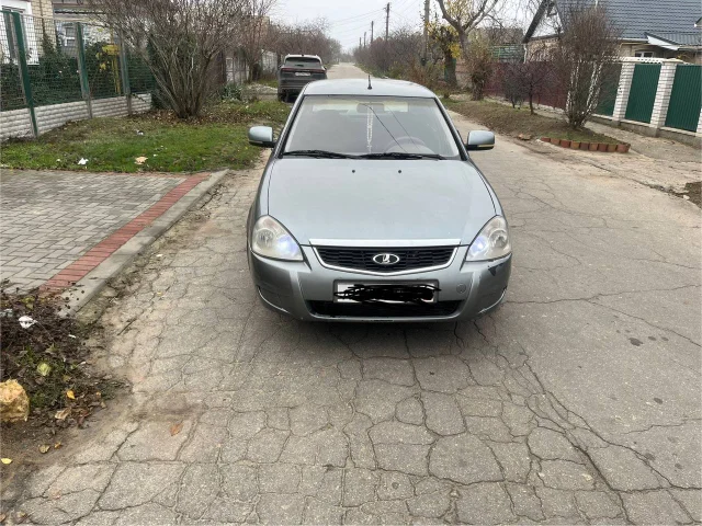 Фото: Продам приору 2011 г,.кондиционер, обогрев зеркал, ABS,стоит планшет с задней камерой, машиной владею более 2х лет, по к