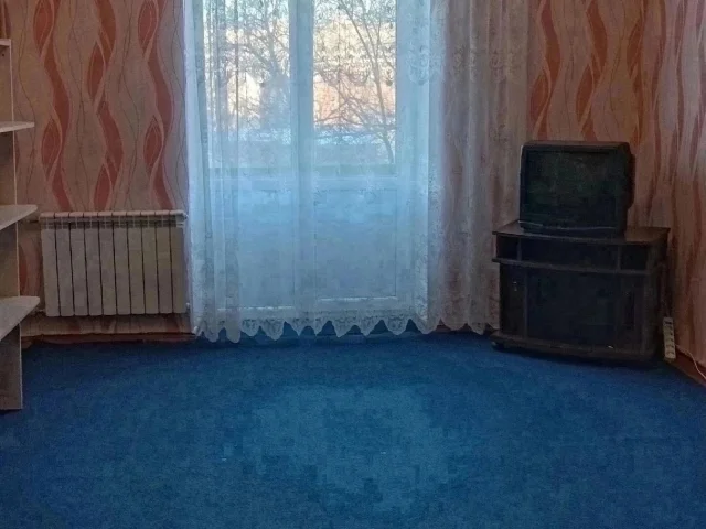 Фото: ‼️Горловка!‼️Продам крупногабаритную 2-х ком. квартиру по пр. Победы, 29, 3/4, не угловая, сталинка. Большая кухня и при