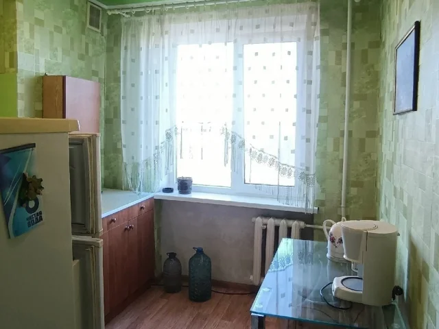 Фото: Горловка! Продам 1 -о ком. крупногабаритную кв-ру по ул. Гречнева, 14а, 9/9, не угл. Квартира с нишей, балкон застеклен.