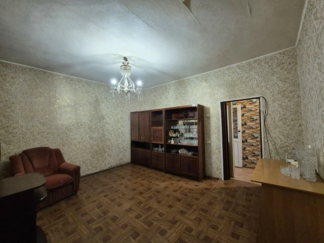Фото: Продам 1/2 часть дома, под ведение бизнеса, ул.Дзержинского, ц/рынок. 64 кв.м., газ, ц/канализация. Зал, две спальни, ку