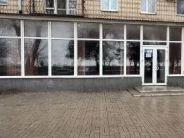Фото: Сдам в аренду два коммерческих помещения в центре Бердянска по улице Горького ( Приморская площадь) 65 м.кв и 125 м.кв п