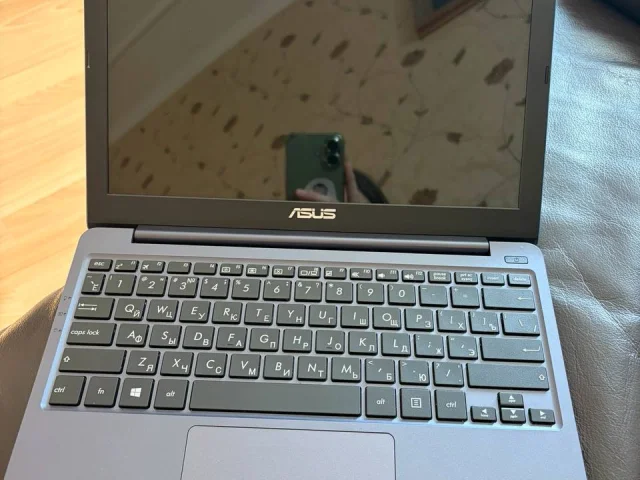 Фото: Продам мини ноутбук для учебы Asus E203M. В отличном состоянии. Цена 8 тыс