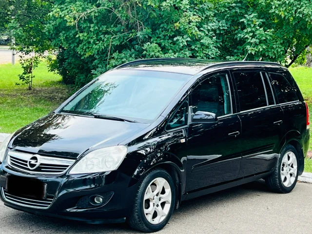 Фото: 🚗 Opel Zafira B