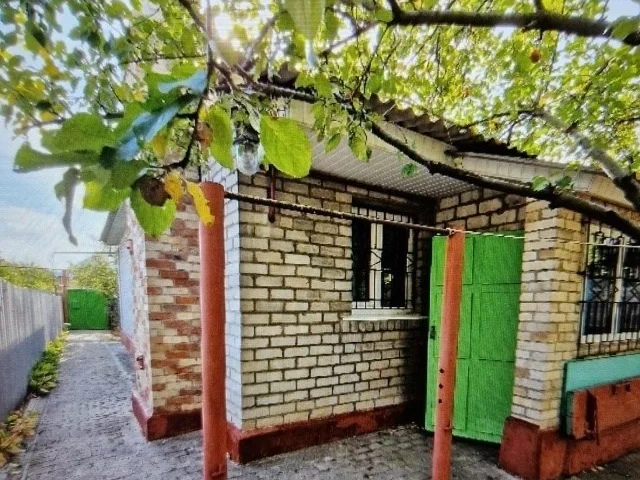 Фото: Горловка. ☀☀☀Продам дом, пер. Сорочинский, ЦГР, 78 кв.м.,обложен белым кирпичом, утеплен, газифицирован. Проводка медная