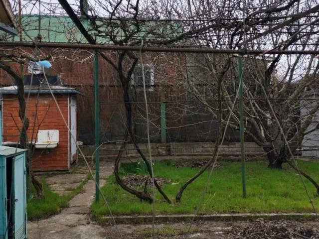 Фото: В продажу предлагается земельный участок  в центре пгт Урзуф в шаговой доступности до моря район Сельсовет