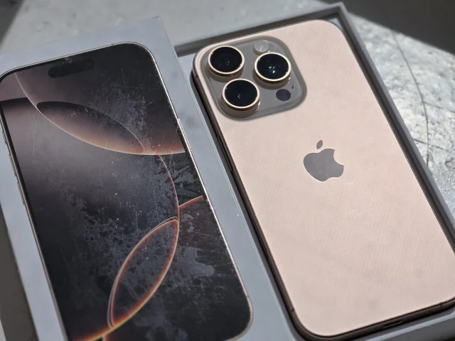 Фото: Продам Iphone 16 рrо 256 gb Desert Titanium Sim+eSim в отличном состоянии Полный комплект +7 чехлов Акб 91 родной держит