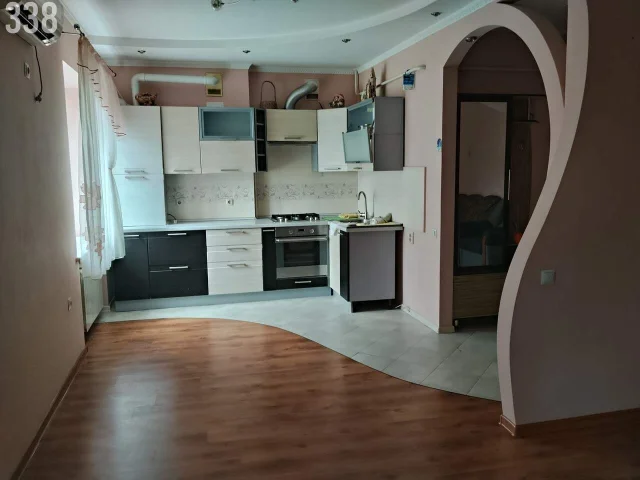Фото: г. Бердянск, ул. Критского, дом 49 🏠 — шикарный дом, в котором расположен "МЕДИФАСТ". Самый центр города! 📍
