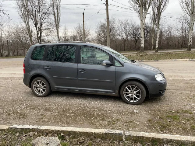 Фото: Продам WV Touran 2006 год мотор 1.4 коробка мех,пробег 157 тысячи км ,цена 750₽ автомобиль в полной комплектации,2 ключа