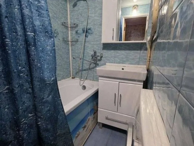 Фото: Сдаю 2 комнатную квартиру в Ворошиловском районе. Ориентир Золотое Кольцо