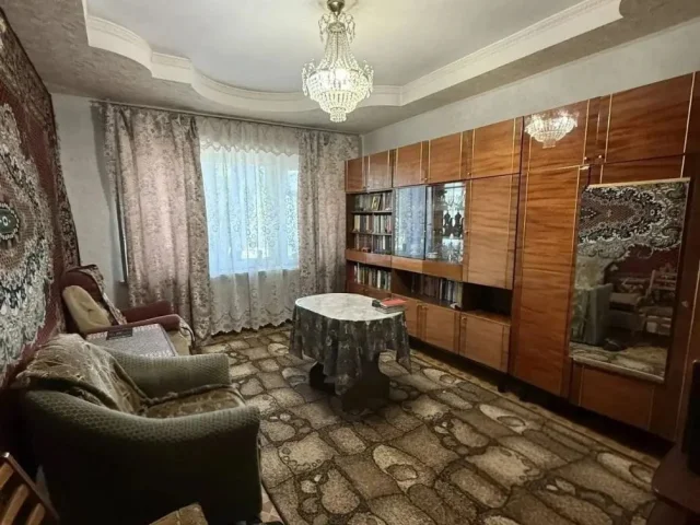 Фото: Продаётся 2-этажный кирпичный дом 130 м², Александровск, ул. Советская