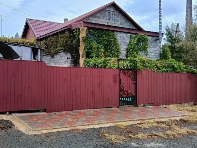 Фото: Продам дом, ул.Малиновая ж/м.Комсомолец.Газифицирован,сделан качественный косметический ремонт.Новая металлическая входн