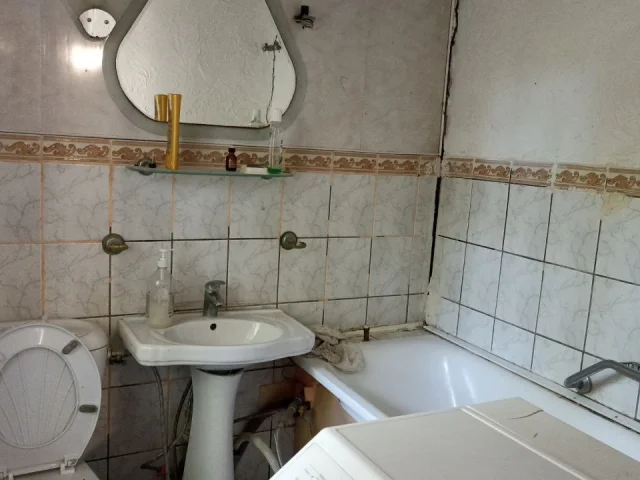 Фото: ‎Сдаётся частный дом 3 спальни, зал, столовая, кухня, бойлер. Есть гараж + стоянка на 2 машины