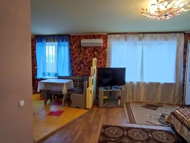 Фото: Горловка! Продам 2-х ком. квартиру-студию по пр. Победы, 162. 8/9, не угловая. Перепланировка узаконена. На 9-м этаже кл