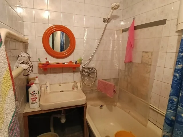 Фото: Горловка. Продам 3-х ком.кв-ру, ул. 40 лет Украины 52 в, 3/5. Квартира угловая, улучшенной планировки, чешский проект. Р