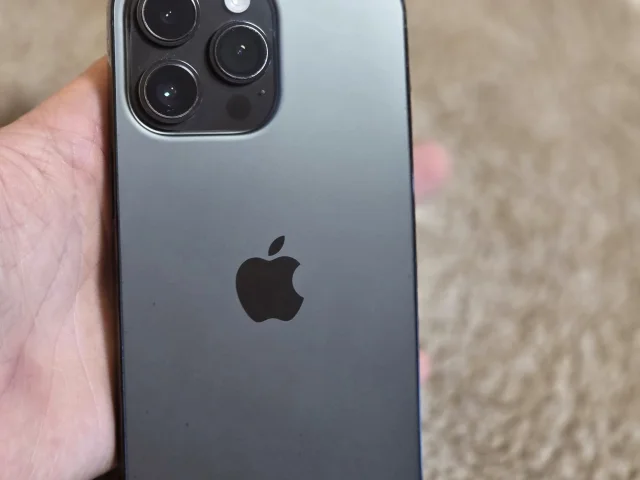 Фото: Продам Iphone 14 pro max 1тб акб 100 2 сим состояние хорошее, всегда в чехле и с защиткой,коробки нет,цена 35.000+ торг