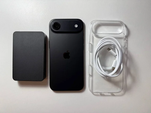 Фото: iPhone Air 256 ГБ черный. Отличное состояние. АКБ 100%. Комплект на фото. Луганск. Возможна быстрая доставка по региону.