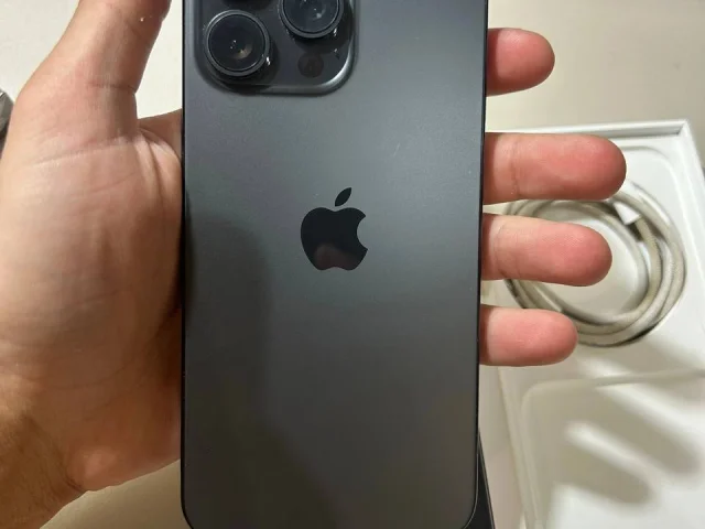 Фото: iPhone 15 pro max 256 gb, черный, не вскрывался, АКБ 84%