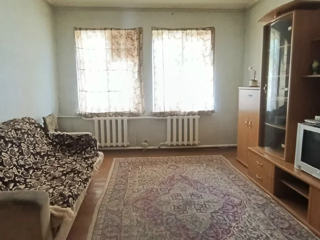 Фото: Продам 1/2 дома, ул. Героев Сталинграда, 88 квартал, р-н 36 школы. Общая площадь-76,4 м.кв, 3 комнаты, большой коридор к