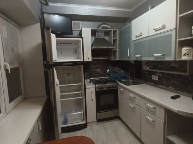 Фото: Продам 2 комн. Н. Гаджимагомедова(пл-дь Конституции)4,9 млн, торг возможен, 4/5, раздельные комнаты