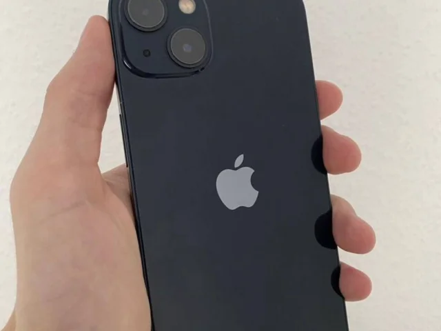 Фото: продам свой iPhone 13 в черном цвете с объемом памяти 128 ГБ