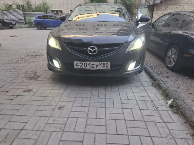 Фото: Мазда 6 2007, автомат, газ-бензин, нюансы по лкп, не знаю что писать, каждый день до сотни км, поджопник норм, гбц помен
