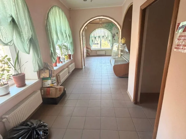 Фото: Сдам долгосрочно офисное помещение в Луганске, ул. Лутугинская (р- н АЗС Вигос). Общая площадь 198 кв. м., на 2- м из 3-