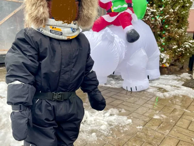 Фото: 1)Продам шикарный теплый,непродуваемый,непромокаемый зимний комбинезон pogo kids с натуральным мехом,краги в комплекте,9
