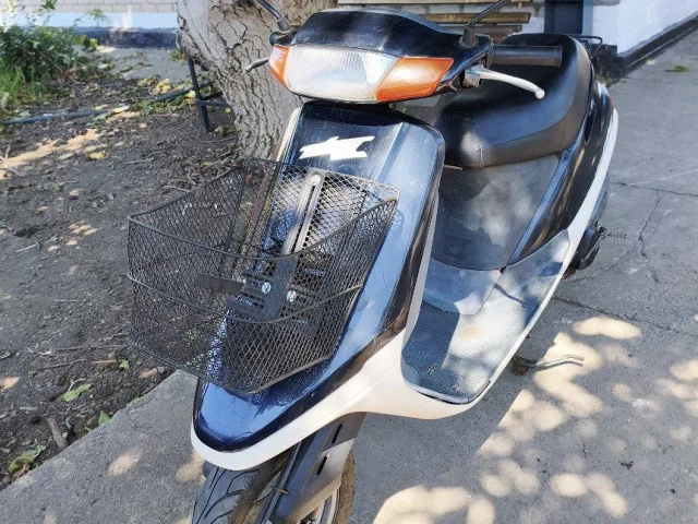 Фото: Продам скутер Хонда Такт 24 новый аккумулятор,новые зеркала,новый вакуумный кран. Установлена корзинка для перевозки про