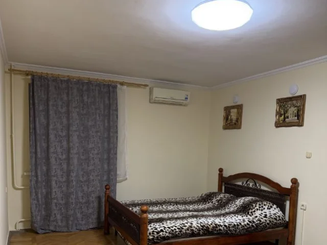 Фото: Сдаю двухкомнатную квартиру 62.0 м² этаж 3/5 город Донецк, Киевский район, Олимпийский, Изумруд, Травматология, Проспект