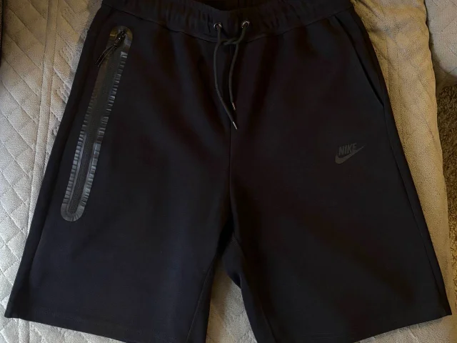 Фото: Шорты Nike Tech, оригинал, новые. Размер М. 1700 рублей. Донецк