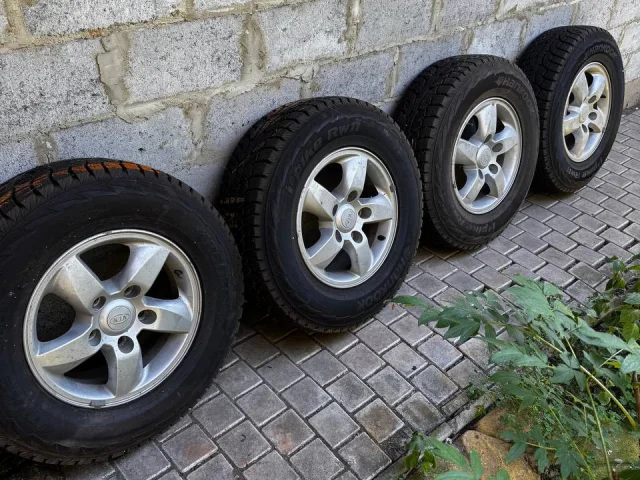 Фото: Продам . Комплект ( резина/диски ) 245/70 R 16