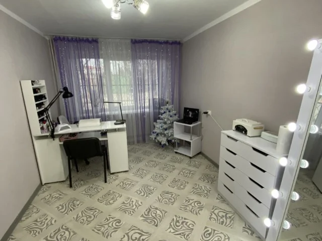 Фото: Сдам в аренду кабинет мастеру сферы красоты. 12 м², без мебели. Район парка. 20000 руб/мес