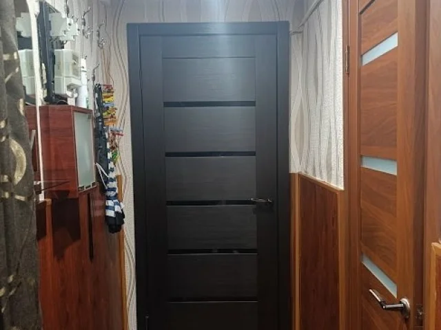 Фото: Продам 3-х ком. кв-ру, Горловка ул. Кирова 31, 1/5, общ. пл. 56 кв. м., окна стеклопакеты, на окнах решетки, новое отопл