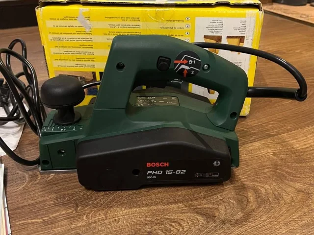 Фото: Продам электрорубанок Bosch PHO 15-82