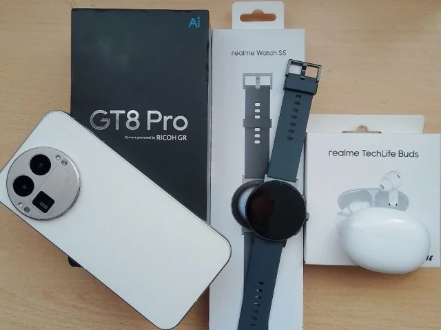 Фото: Продам флагман камерофон Realme GT 8 pro 12+12/256 гиг.(ростест)+Realme watch S5 + Realme Techlife . Состояние новое. См
