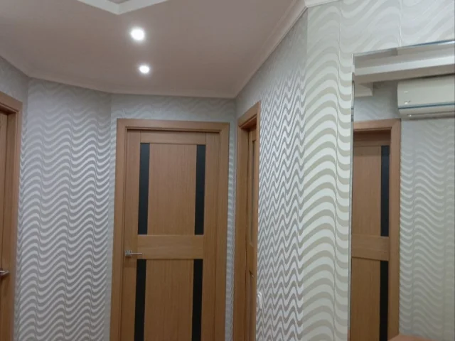 Фото: Продаю в г. Мелитополе. 4-х ком. квартиру 1/5, не угловая, 90 кв. м., на Микрорайоне, бул. 30 лет Победы. Квартира утепл