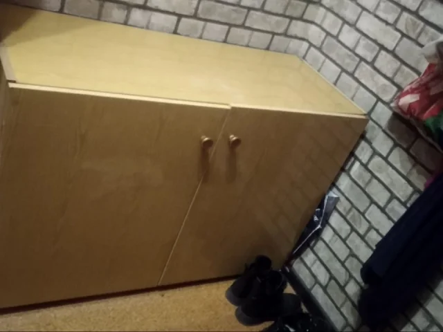 Фото: Тумбочка в хорошем состоянии,состоит из 2 вместительных полок.Длина 104см,высота 72см,ширина 40см