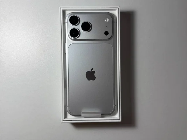 Фото: iPhone 18 Pro Max 256GB SIM-eSIM серого цвета. Новый, активированный. Полный родной комплект с гарантийным талоном. Расс