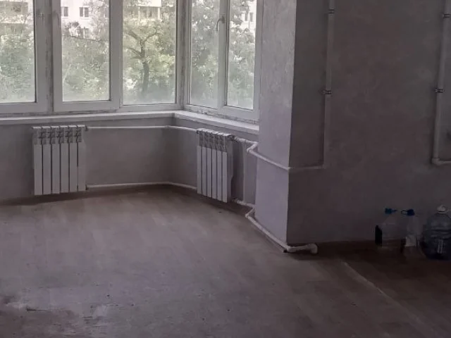 Фото: Продам 3 комнатную квартиру 4/9 дома , в центре города Мариуполя , ориентир 1000 мелочей,сделан ремонт, новая сантехника