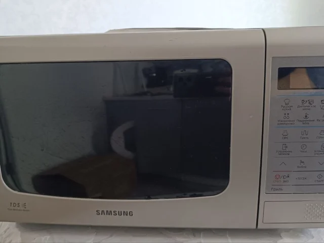 Фото: Продам микроволновую печь Samsung с грилем, западают две кнопки