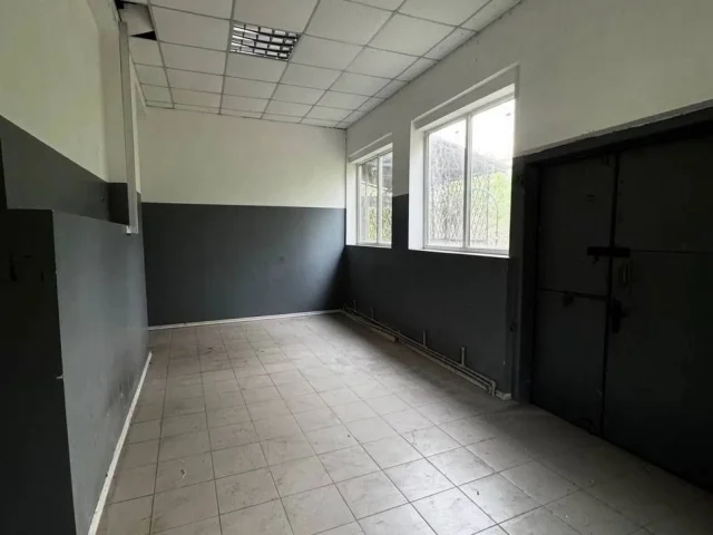 Фото: Сдам в аренду склад 1149 кв м по цене 300 р за 1 кв м. Рассмотрю вариант аренды части склада
