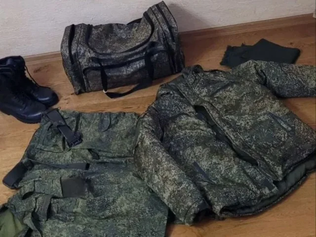 Фото: Военная форма, в состоянии новом, на 50 размер, в использовании была месяц, у студента, на военной кафедры!