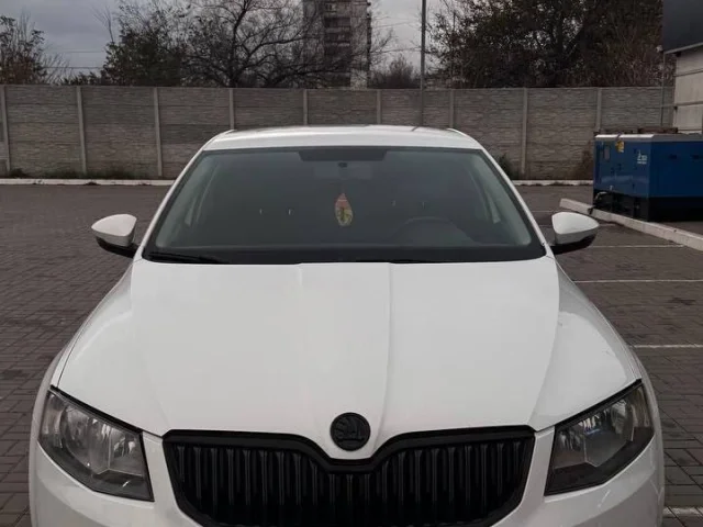 Фото: Продам Skoda Octavia A7, 2016 год, я хозяин, 1.6 бензин, коробка обычный автомат Aisin, не битая. Все вопросы по телефон