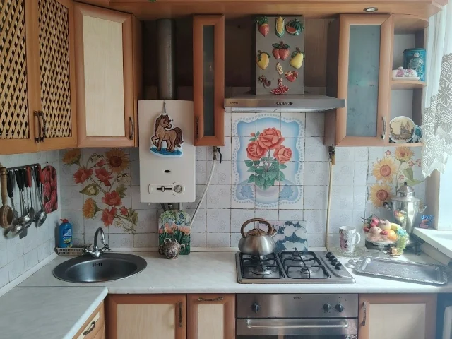 Фото: ‼️Горловка‼️Продам 3-х ком. кв-ру, пр. Ленина 16, 3/4. Квартира не угловая, общ. пл. 73 м КВ., комнаты раздельные, с/ у 