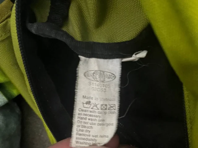 Фото: Продам оригинальный винтаж EASTPAK есть маленькие дефекты,а так все нормально отдам за все остальные вопросы в лс