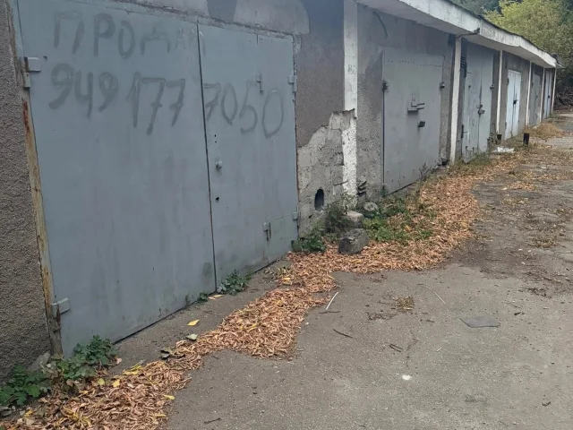 Фото: Продам гараж, Макеевка Западная, размер 7 на 5 метров, смотровая яма , подвал и кладовое помещение , крыша не течет , це