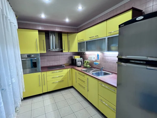 Фото: Сдам 5-к квартира 130м² в Калининском р-не Донецка. 6/9 эт., 2 с/у, 3 балкона, тёплый пол. Цена 80 000 руб./мес + коммун