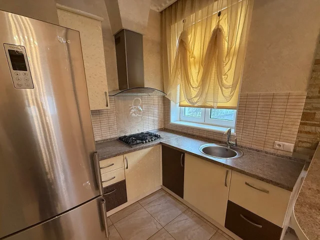 Фото: Продажа 2х Комнатной Кв.,Сталинки с Мебелью и Техникой Первая Линия-ул.Артема Библиотека Крупской !