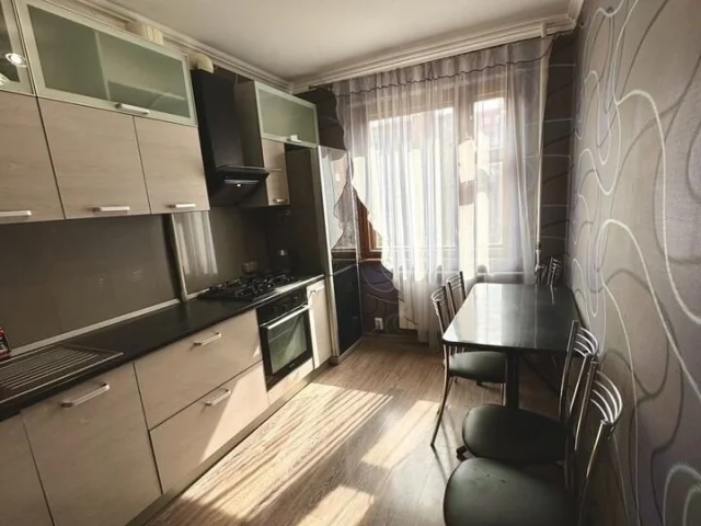 Фото: Петровский район Площадь Победы
